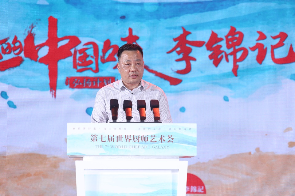 卡通人物

中度可信度描述已自动生成