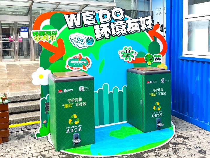图片包含 玩具, 桌子, 小, 绿色

描述已自动生成