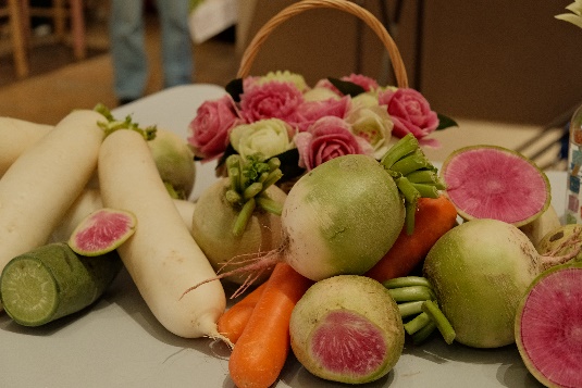 桌子上有许多水果

AI 生成的内容可能不正确。