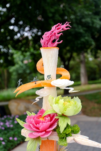 花瓶里插着粉色的花AI 生成的内容可能不正确。