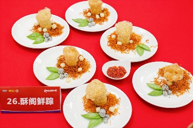 桌子上的盘子里摆着许多食物

AI 生成的内容可能不正确。