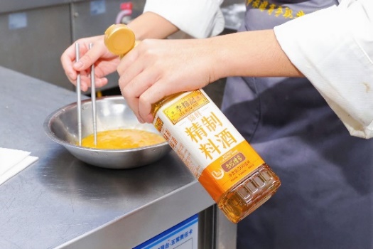 吃东西的人AI 生成的内容可能不正确。