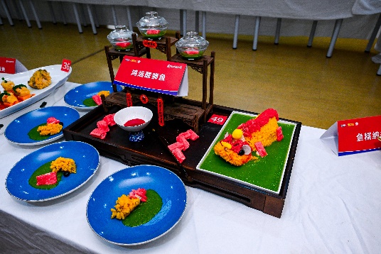 图片包含 室内, 桌子, 食物, 小AI 生成的内容可能不正确。