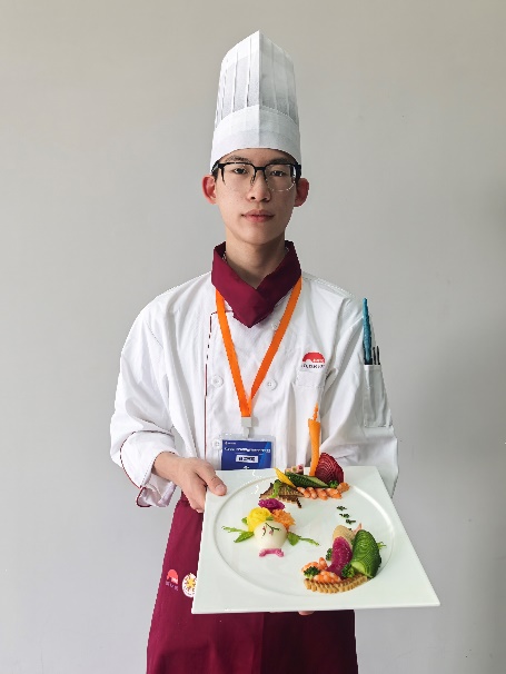 人戴着帽子AI 生成的内容可能不正确。