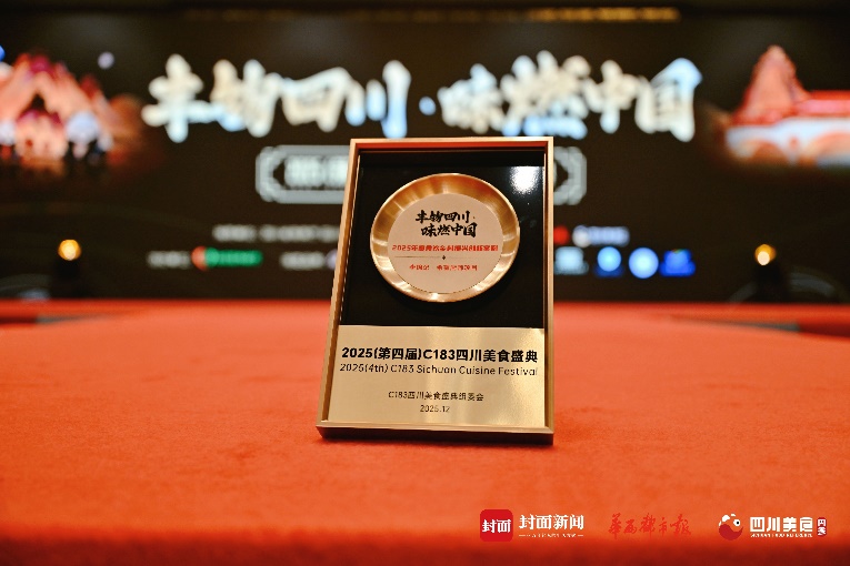 桌子上的屏幕AI 生成的内容可能不正确。