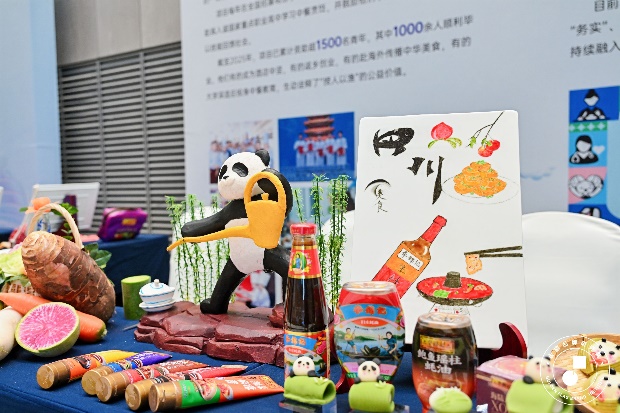 图片包含 室内, 桌子, 食物, 窗户

AI 生成的内容可能不正确。