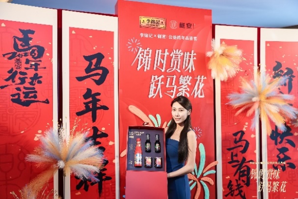 一群人站在涂鸦墙前AI 生成的内容可能不正确。