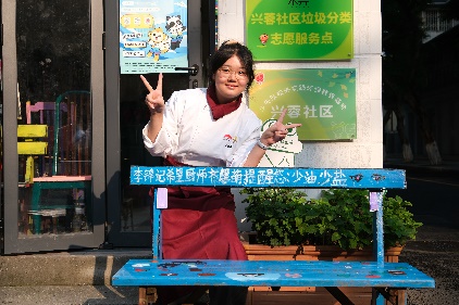 街道边立着广告牌子

AI 生成的内容可能不正确。