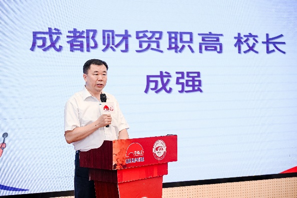 手机截图图人的照片上写着字

AI 生成的内容可能不正确。