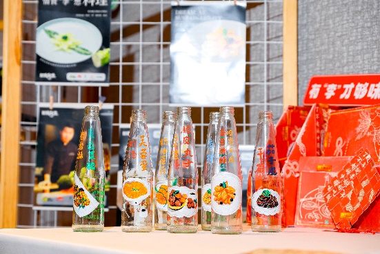 图片包含 桌子, 建筑, 食物, 充满AI 生成的内容可能不正确。