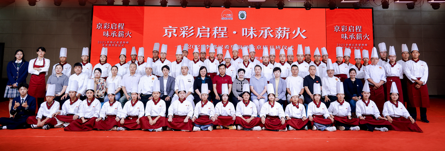 一群穿着制服的人AI 生成的内容可能不正确。 一群穿着制服的人AI 生成的内容可能不正确。