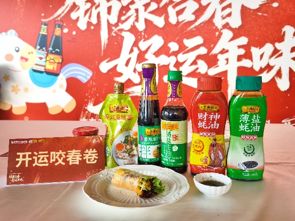 桌子上放着食物和饮料AI 生成的内容可能不正确。